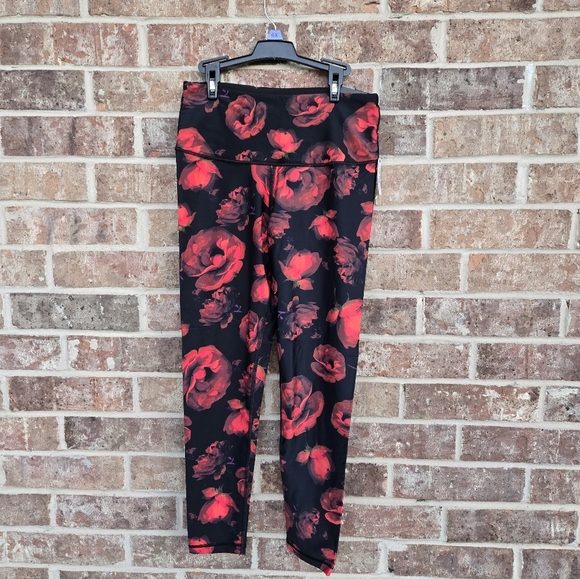 Victoria's Secret Sport Roses Are Red 7/8 Tight Legging Size M - Picture 3 of 6